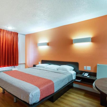 Motel 6-Houston, Tx - East Екстериор снимка