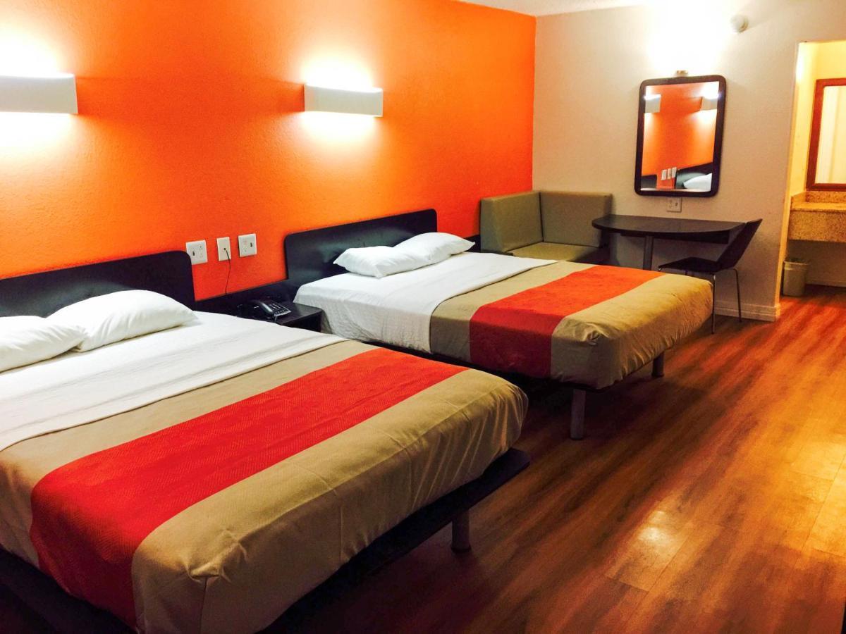 Motel 6-Houston, Tx - East Екстериор снимка