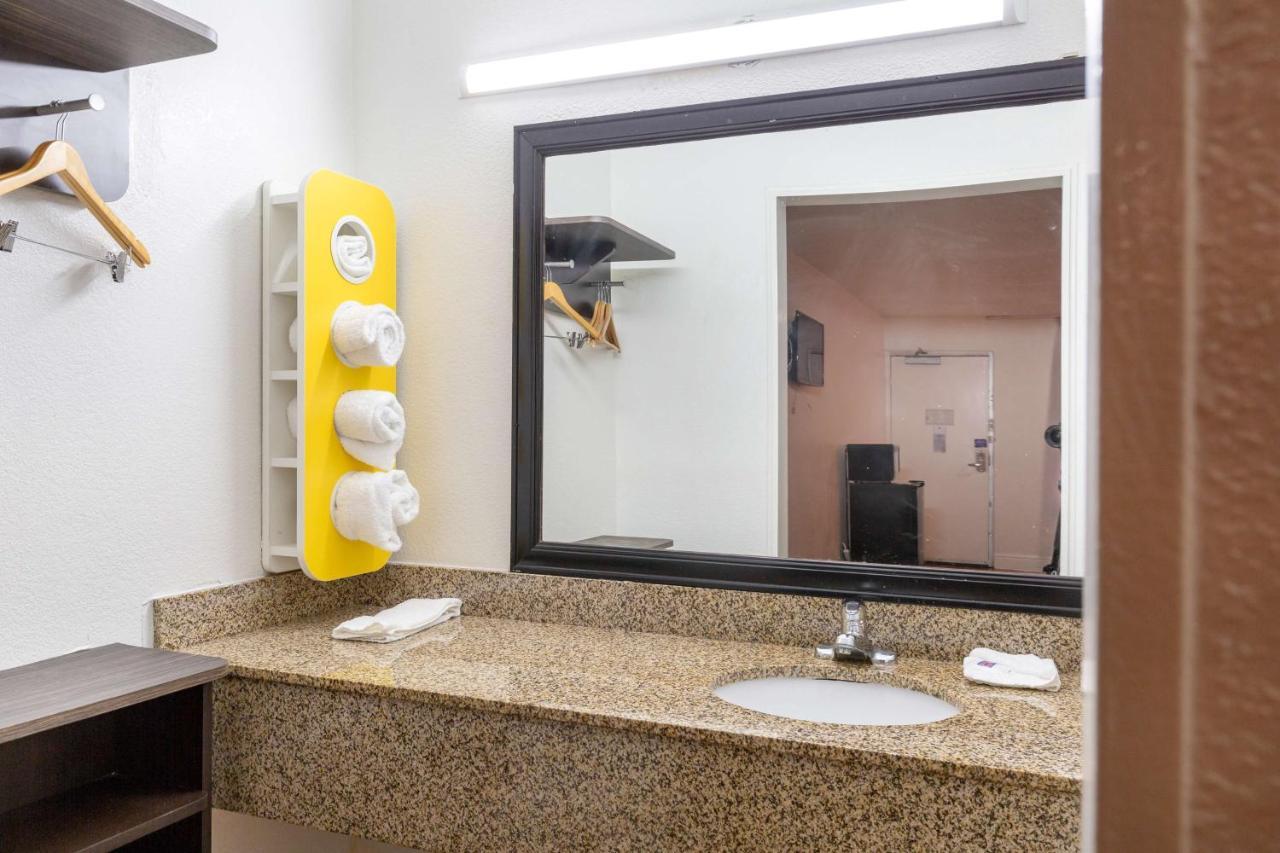 Motel 6-Houston, Tx - East Екстериор снимка
