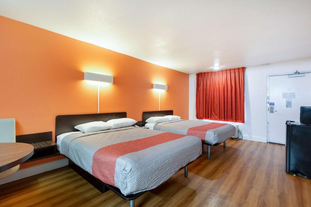 Motel 6-Houston, Tx - East Екстериор снимка